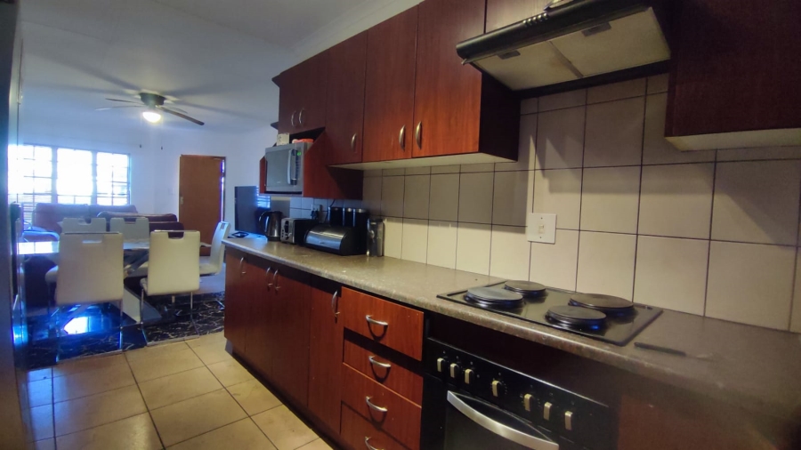 2 Bedroom Property for Sale in Geelhoutpark North West